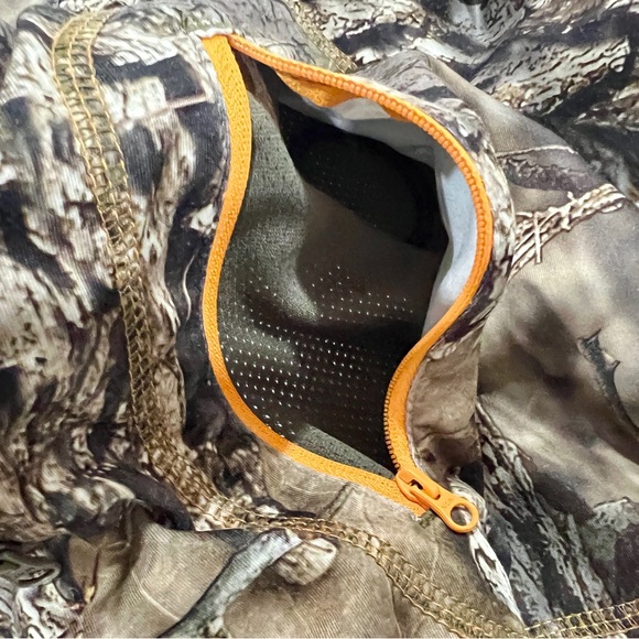 Mossy Oak Camoflauge half zip shirt with - Picture 9 of 10